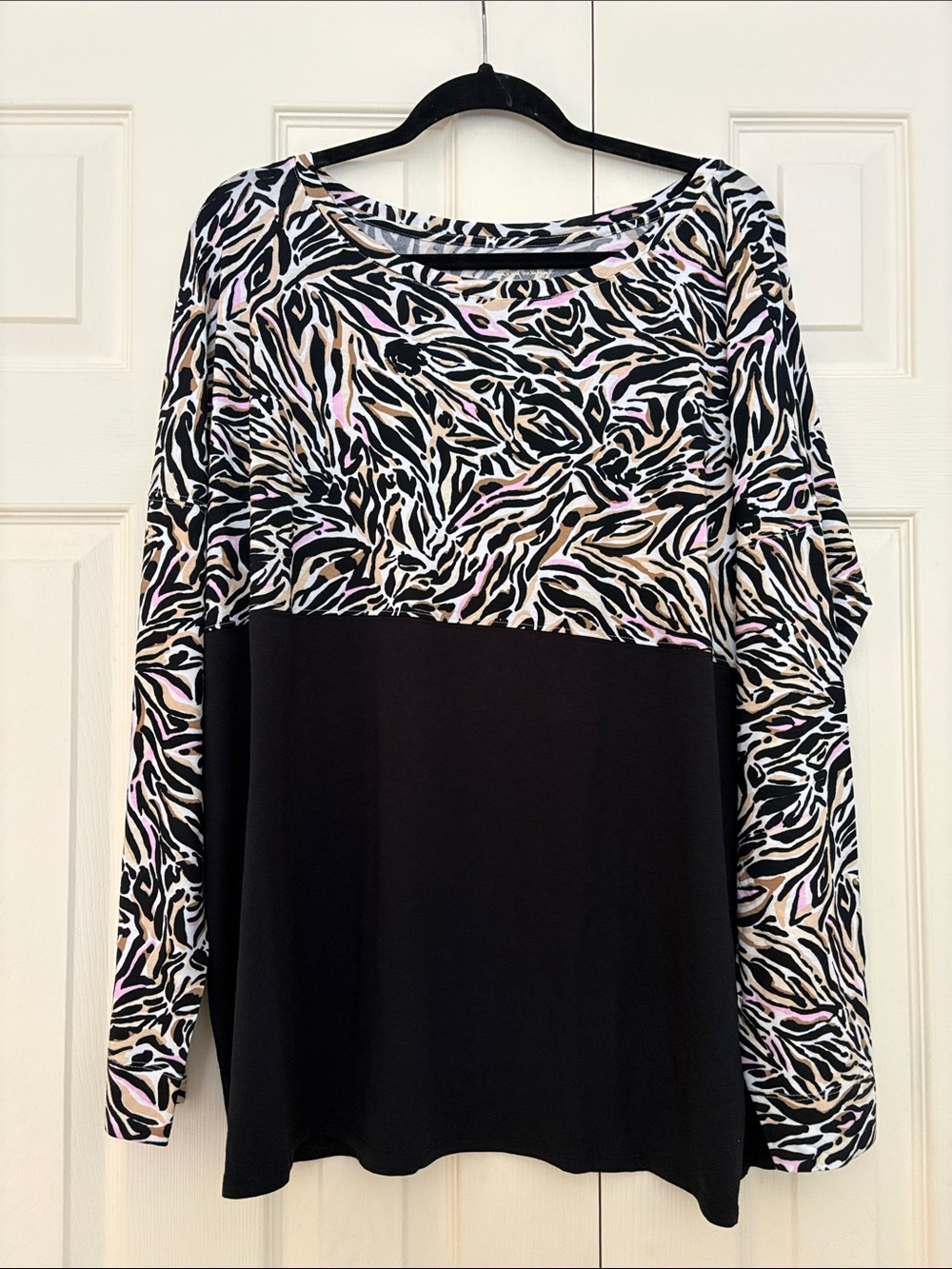NWOT Lily Pulitzer Finn Black Long-Sleeve Top with Pink and Cream Animal Print
